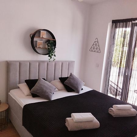 Studio Apartman Marly Apartment Пула Екстериор снимка